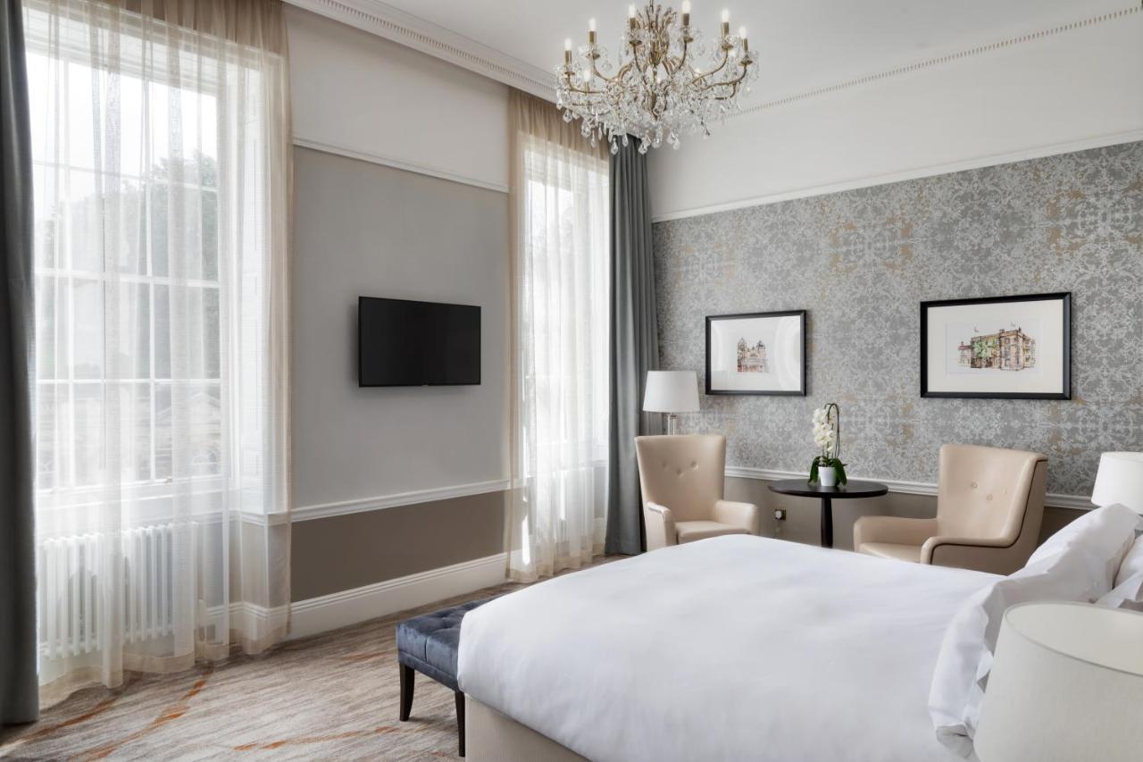 Ensana Buxton Crescent 호텔 외부 사진 A bedroom at The Carlyle