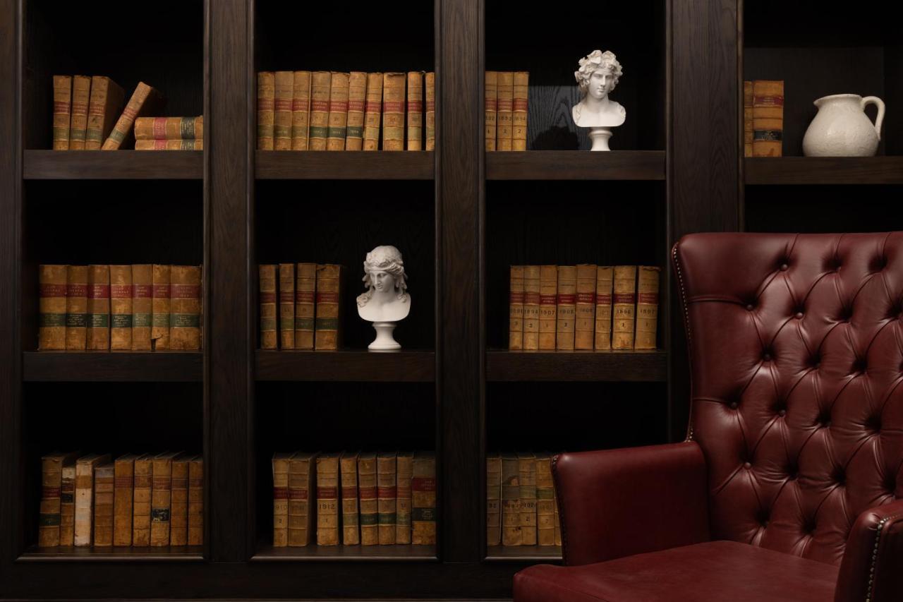 Ensana Buxton Crescent 호텔 외부 사진 A bookcase